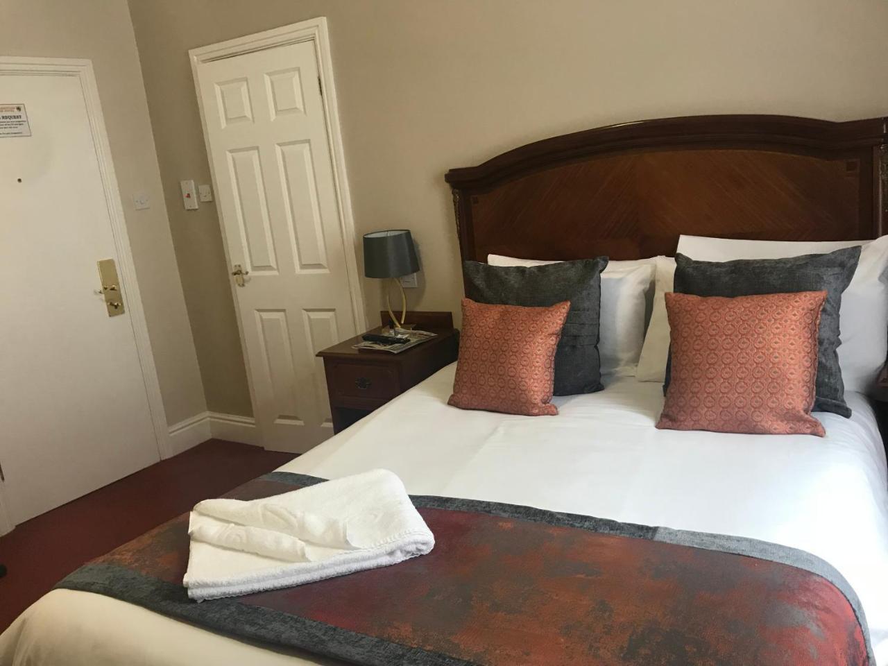 The Atherstone Red Lion Hotel מראה חיצוני תמונה